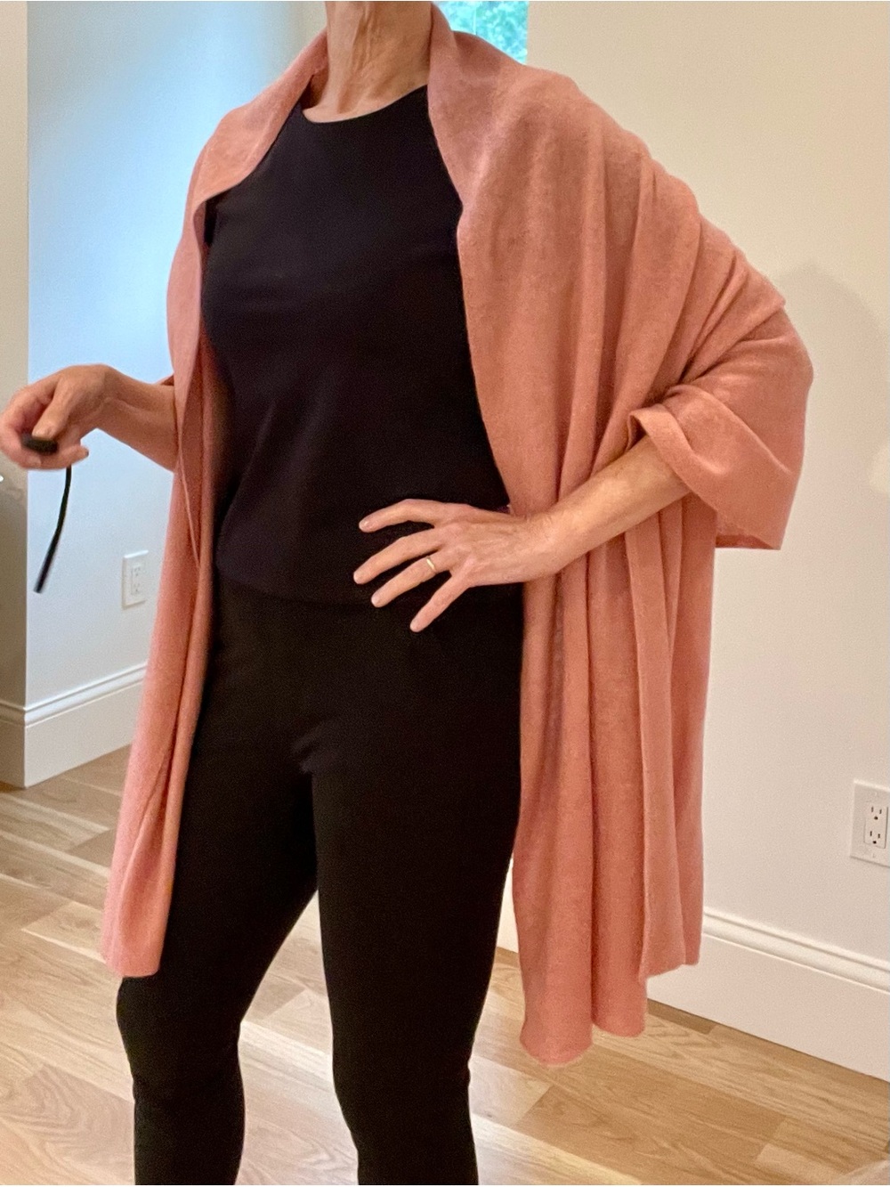 White + Warren Women’s Rose Pink Cashmere Wrap